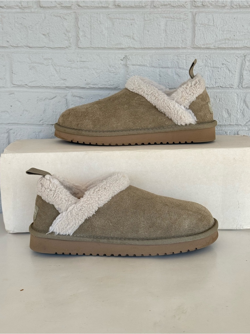 Koolaburra by UGG Suede Slippers Women's 7